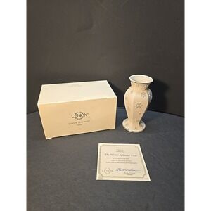 Lenox Winter Splendor Vase 5" Ivory Porcelain Snowflake Gold Trim‎ with Box
